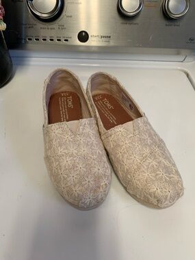 TOMS Kids Cream Embroidered Slip-On Moccasins